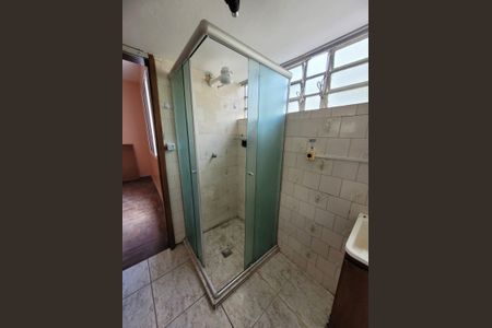 Banheiro de apartamento à venda com 1 quarto, 53m² em Menino Deus, Porto Alegre