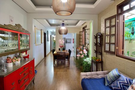 Casa à venda com 360m², 3 quartos e 6 vagasSala