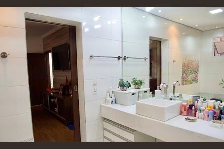 Casa à venda com 360m², 3 quartos e 6 vagasBanheiro da Suíte