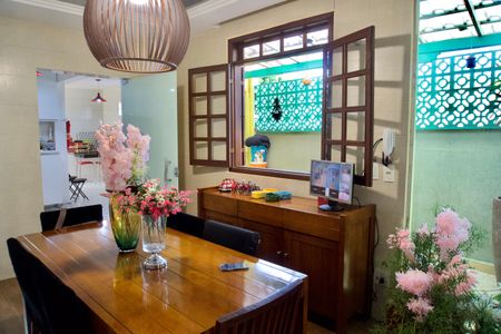 Casa à venda com 360m², 3 quartos e 6 vagasSala