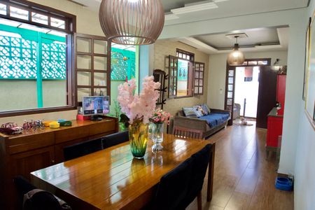 Casa à venda com 360m², 3 quartos e 6 vagasSala