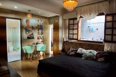 Casa à venda com 360m², 3 quartos e 6 vagasSuíte