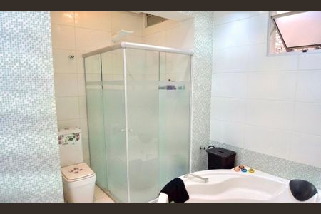 Casa à venda com 360m², 3 quartos e 6 vagasBanheiro da Suíte