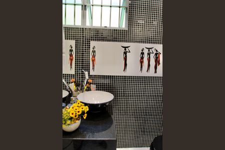 Casa à venda com 360m², 3 quartos e 6 vagasBanheiro social