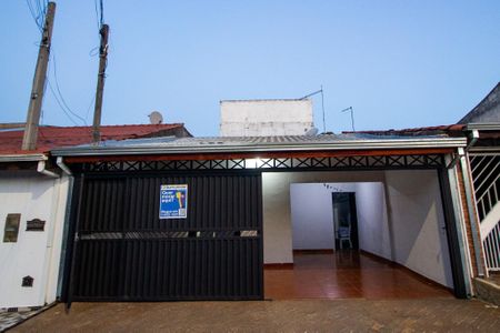 Casa para alugar com 102m², 2 quartos e 2 vagasFachada