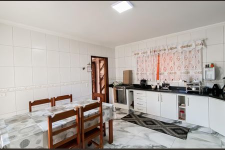 Casa à venda com 240m², 4 quartos e 3 vagasCozinha 