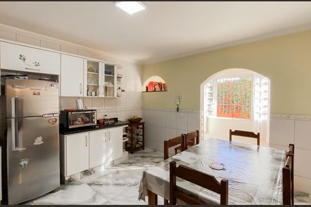 Casa à venda com 240m², 4 quartos e 3 vagasCozinha 