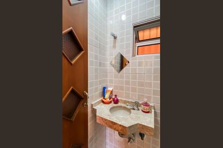 Lavabo  de casa à venda com 4 quartos, 240m² em Vila Paranagua, São Paulo