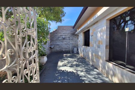 Casa à venda com 253m², 2 quartos e 2 vagasQuintal 