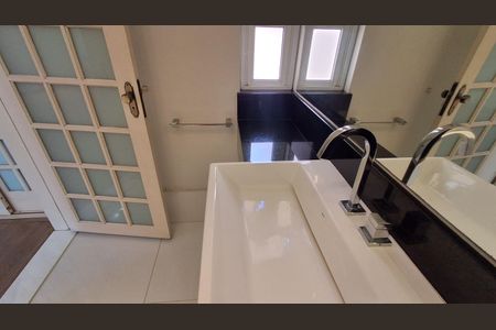 Casa à venda com 253m², 2 quartos e 2 vagasLavabo 