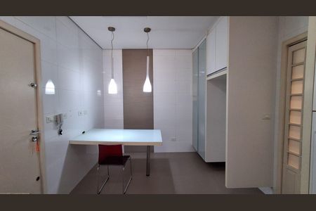 Casa à venda com 253m², 2 quartos e 2 vagasCozinha 