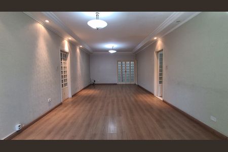 Casa à venda com 253m², 2 quartos e 2 vagasSala