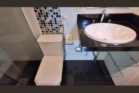 Casa à venda com 253m², 2 quartos e 2 vagasBanheiro Suíte 