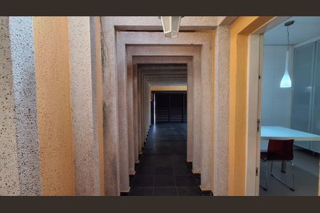 Casa à venda com 253m², 2 quartos e 2 vagasCorredor 