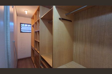 Casa à venda com 253m², 2 quartos e 2 vagasCloset 