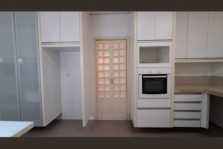 Casa à venda com 253m², 2 quartos e 2 vagasCozinha 