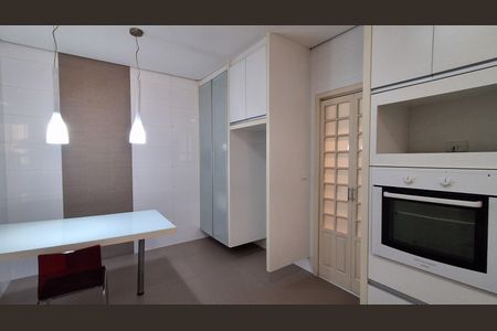 Casa à venda com 253m², 2 quartos e 2 vagasCozinha 