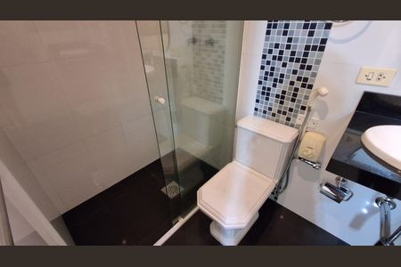Casa à venda com 253m², 2 quartos e 2 vagasBanheiro Suíte 