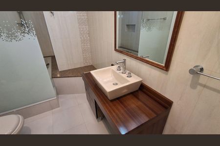 Casa à venda com 253m², 2 quartos e 2 vagasBanheiro Social 