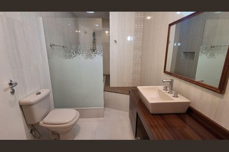 Casa à venda com 253m², 2 quartos e 2 vagasBanheiro Social 