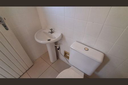 Casa à venda com 253m², 2 quartos e 2 vagasBanheiro Área de serviço 