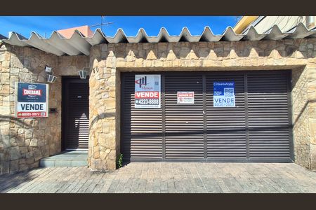 Casa à venda com 253m², 2 quartos e 2 vagasFachada 