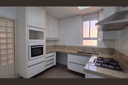 Casa à venda com 253m², 2 quartos e 2 vagasCozinha 