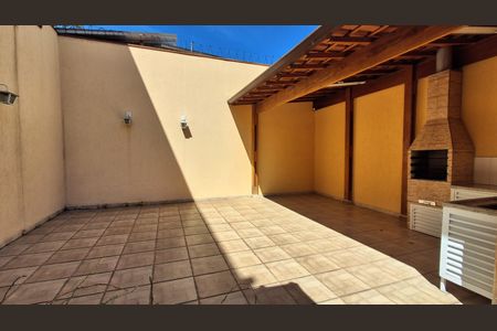 Casa à venda com 253m², 2 quartos e 2 vagasQuintal