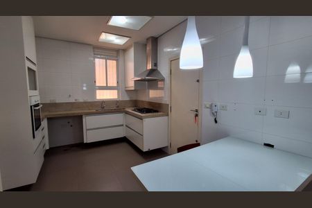 Casa à venda com 253m², 2 quartos e 2 vagasCozinha 