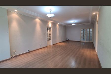 Casa à venda com 253m², 2 quartos e 2 vagasSala