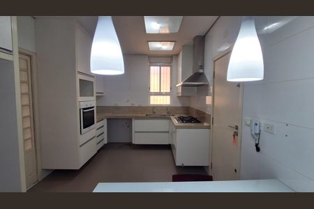 Casa à venda com 253m², 2 quartos e 2 vagasCozinha 