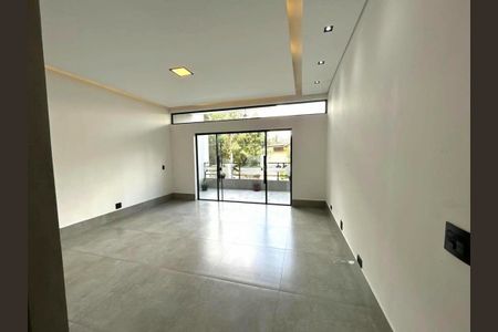 Casa à venda com 3 quartos, 225m² em Paraíso do Morumbi, São Paulo