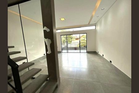 Casa à venda com 3 quartos, 225m² em Paraíso do Morumbi, São Paulo
