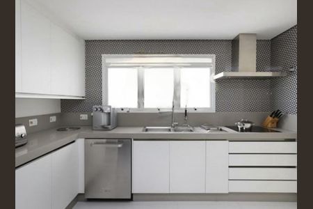 Apartamento à venda com 3 quartos, 173m² em Vila Suzana, São Paulo