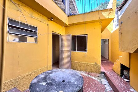 Casa para alugar com 80m², 2 quartos e 1 vagaQuintal