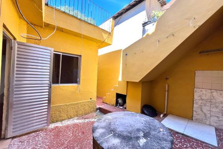 Casa para alugar com 80m², 2 quartos e 1 vagaQuintal