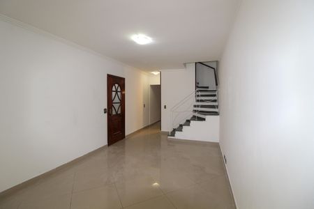 Casa de condomínio à venda com 150m², 3 quartos e 2 vagasSala