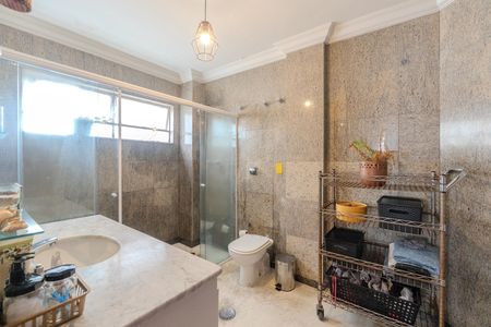 Apartamento à venda com 228m², 4 quartos e 1 vaga Apartamento à venda com 228m², 4 quartos e 1 vagaBanheiro da Suíte 1