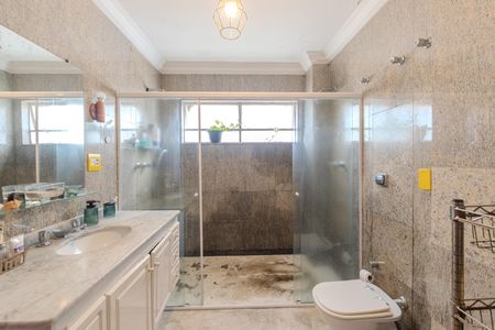 Apartamento à venda com 228m², 4 quartos e 1 vaga Apartamento à venda com 228m², 4 quartos e 1 vagaBanheiro da Suíte 1