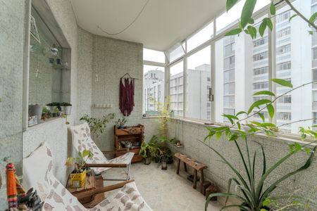 Apartamento à venda com 228m², 4 quartos e 1 vaga Apartamento à venda com 228m², 4 quartos e 1 vagaSacada