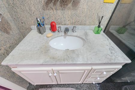 Apartamento à venda com 228m², 4 quartos e 1 vaga Apartamento à venda com 228m², 4 quartos e 1 vagaBanheiro