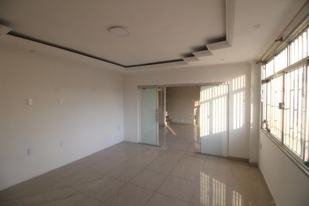 Sala de casa para alugar com 4 quartos, 362m² em Centro, Belford Roxo
