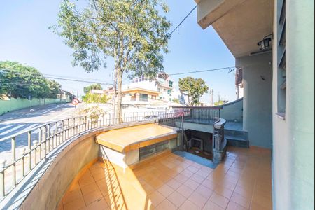 Casa à venda com 240m², 3 quartos e 2 vagasCorredor e Varanda