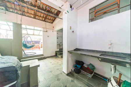 Casa à venda com 240m², 3 quartos e 2 vagasÁrea de Serviço