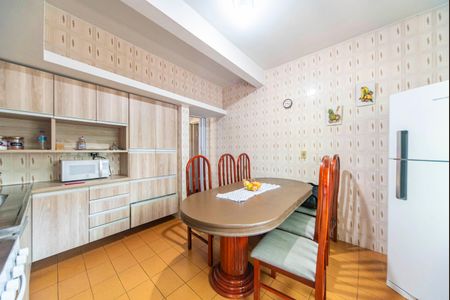 Casa à venda com 240m², 3 quartos e 2 vagasCozinha 