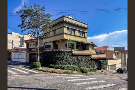 Casa à venda com 240m², 3 quartos e 2 vagasFachada