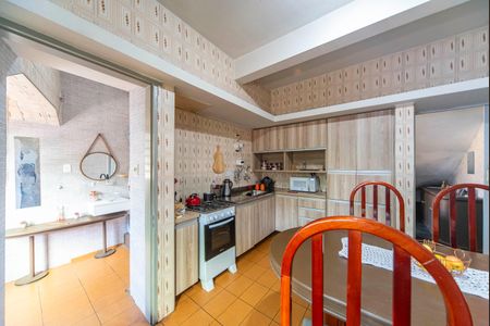 Casa à venda com 240m², 3 quartos e 2 vagasCozinha 