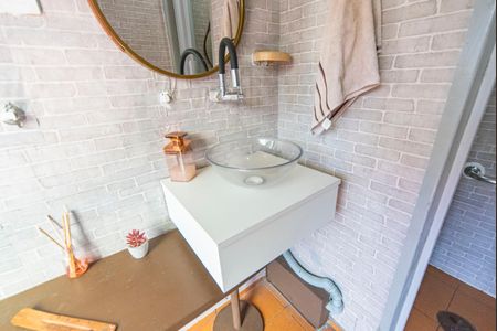 Casa à venda com 240m², 3 quartos e 2 vagasLavabo