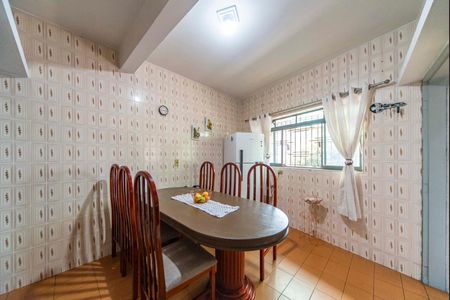 Casa à venda com 240m², 3 quartos e 2 vagasCozinha 