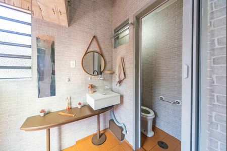 Casa à venda com 240m², 3 quartos e 2 vagasLavabo